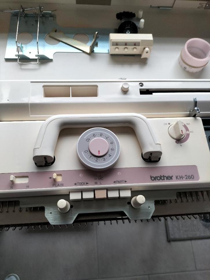 Machine a tricoter Brother KH 260 (grosse laine)., Hobby & Loisirs créatifs, Tricot & Crochet, Comme neuf, Enlèvement ou Envoi