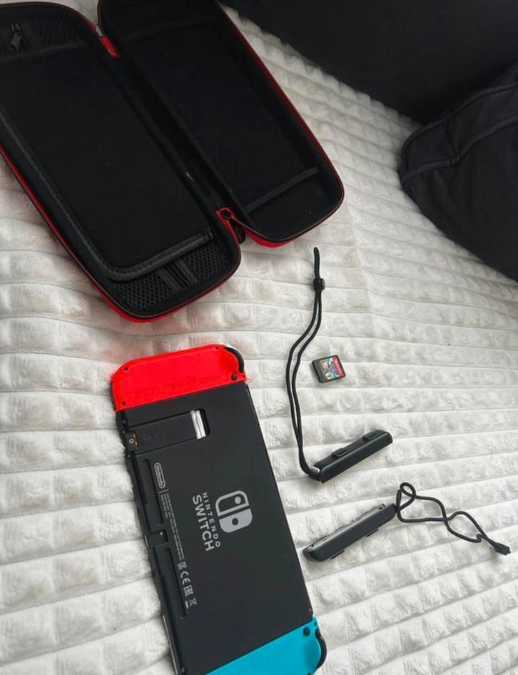 Nintendo Switch met Mario Kart 8 Deluxe, Games en Spelcomputers, Spelcomputers | Nintendo Switch, Zo goed als nieuw, Ophalen