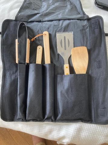 BBQ set in draagtas/ dans pochette beschikbaar voor biedingen
