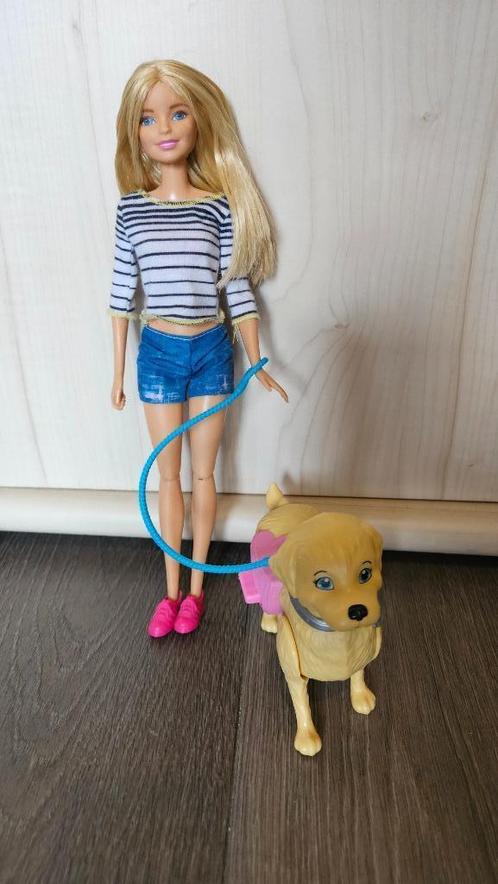 Barbie - mooie pop die met hond wandelt (+ uitwerpselen), Kinderen en Baby's, Speelgoed | Poppen, Zo goed als nieuw, Barbie, Ophalen