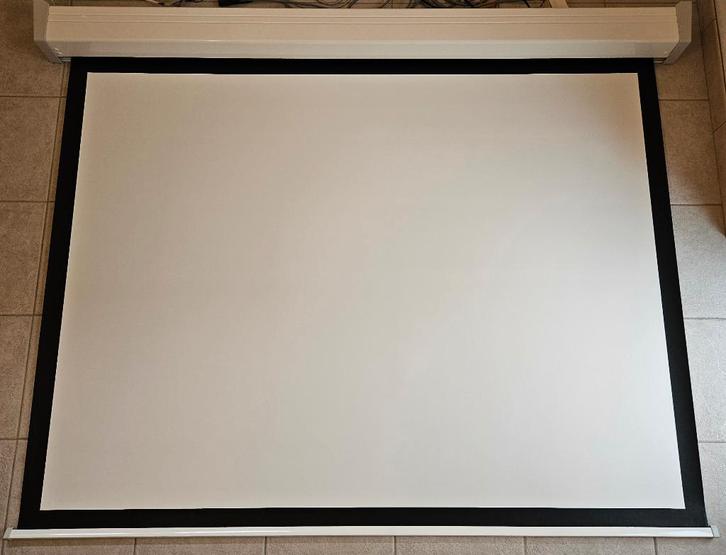 Elektrisch beamerscherm / projectiescherm met beamer, TV, Hi-fi & Vidéo, Écrans de projection, Électrique, Enlèvement
