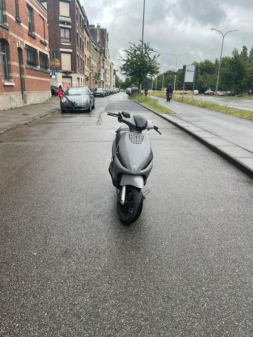 Piaggio zip 2 takt 50cc, Fietsen en Brommers, Scooters | Piaggio, Zo goed als nieuw, Zip, Klasse B (45 km/u), Elektrisch, Ophalen