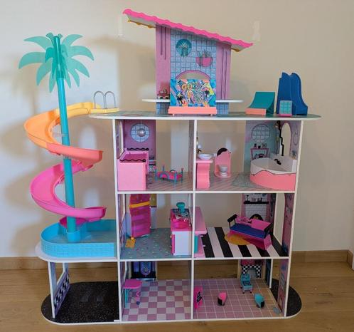 LOL Doll House, Kinderen en Baby's, Speelgoed | Buiten | Speelhuisjes, Zo goed als nieuw, Hout, Ophalen