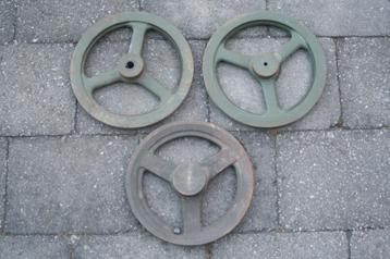gietijzeren wiel van een machine (v-belt, polie, enz) beschikbaar voor biedingen