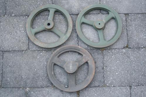 gietijzeren wiel van een machine (v-belt, polie, enz), Antiek en Kunst, Antiek | Gereedschap en Instrumenten, Ophalen of Verzenden