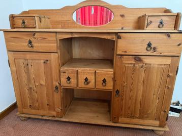 Houten meubel  beschikbaar voor biedingen