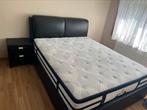 Bed (met speciale matras) + nachtkastje, 160 cm, Zo goed als nieuw, Ophalen, Tweepersoons