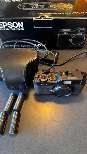 Epson R-D1x digitale camera met accessoires beschikbaar voor biedingen