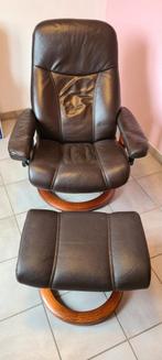 Wuustwezel. Stressless zetel met voetbank., Ophalen