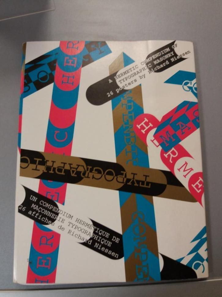 Een luchtdicht compendium van typografisch metselwerk, Boeken, Kunst en Cultuur | Beeldend, Zo goed als nieuw, Grafische vormgeving
