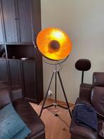 Driepoot vloerlamp industrieel + Philips Hue lamp, Huis en Inrichting, Lampen | Vloerlampen, Ophalen, Modern/Industrieel, Zo goed als nieuw