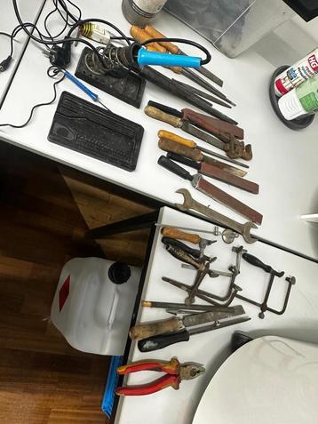 Doos met 2de hands materialen voor goudsmid beschikbaar voor biedingen