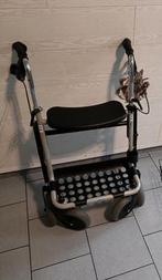 Rollator met geremde 4 wielen met zitting als nieuw, Diversen, Rollators, Ophalen, Opvouwbaar, Zo goed als nieuw