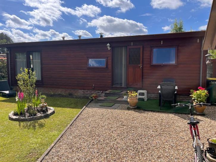 Prachtige chalet (houten staan caravan ), Caravans en Kamperen, Stacaravans, tot en met 2, Ophalen of Verzenden