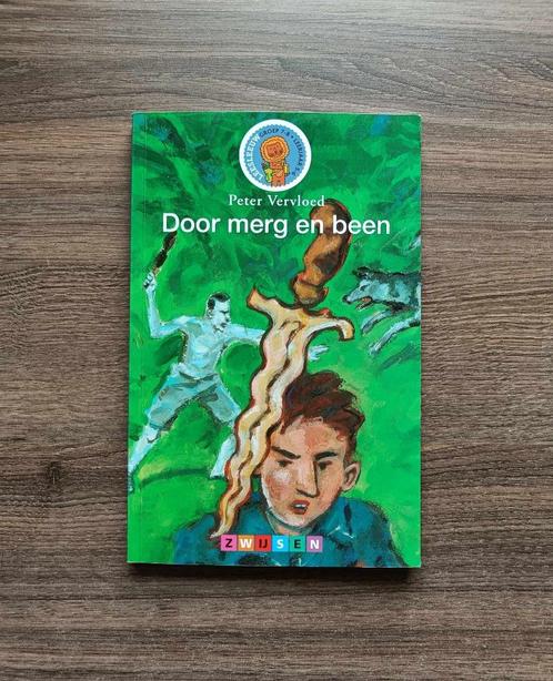 Boek - Door Merg en Been - Peter Vervloed - Zwijsen - €3, Boeken, Kinderboeken | Jeugd | 10 tot 12 jaar, Gelezen, Fictie, Ophalen