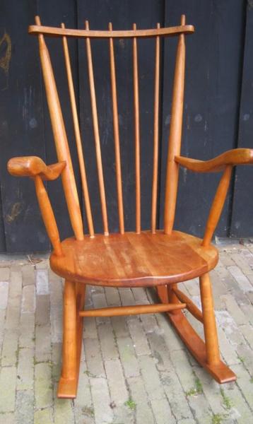 Vintage schommelstoel De Ster Gelderland beschikbaar voor biedingen