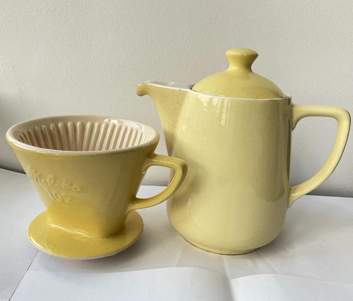 Cafetière et filtre Melitta faience jaune vintage, Antiek en Kunst, Antiek | Keramiek en Aardewerk, Ophalen