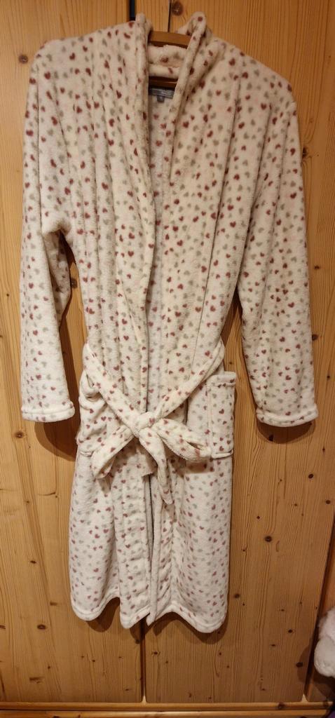 ​Heerlijk zachte Cocodream Badjas (Maat M) – Witte hartjes, Kleding | Dames, Homewear, Zo goed als nieuw, Maat 38/40 (M), Wit