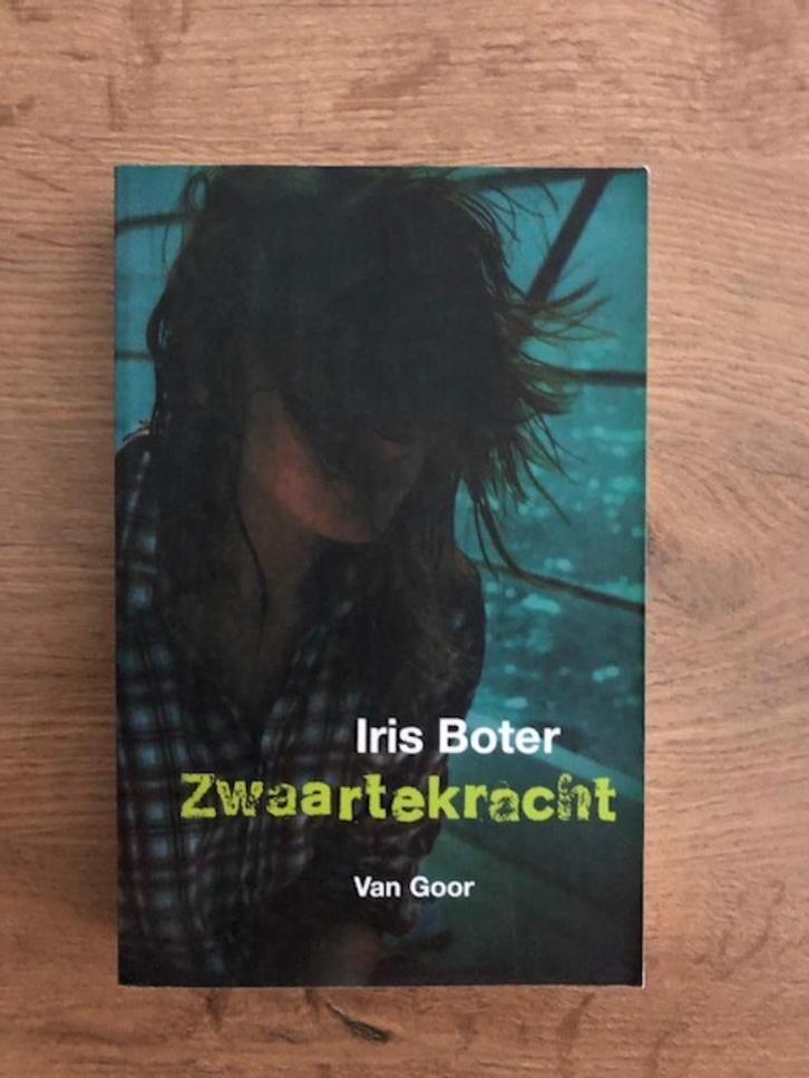 Zwaartekracht - spannend jeugdboek, Boeken, Kinderboeken | Jeugd | 13 jaar en ouder, Nieuw, Fictie, Ophalen of Verzenden