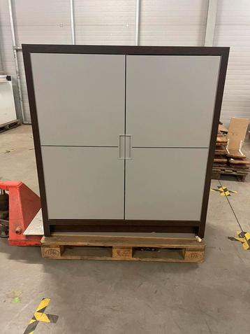Bar / tv kast beschikbaar voor biedingen