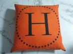 Coussin décoratif H, Ophalen of Verzenden, Zo goed als nieuw, Oranje, Vierkant