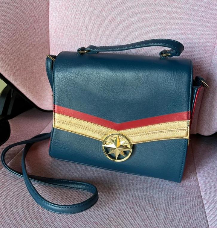 Loungefly Captain America Marvel Schoudertas Disney, Handtassen en Accessoires, Tassen | Damestassen, Gebruikt, Schoudertasje