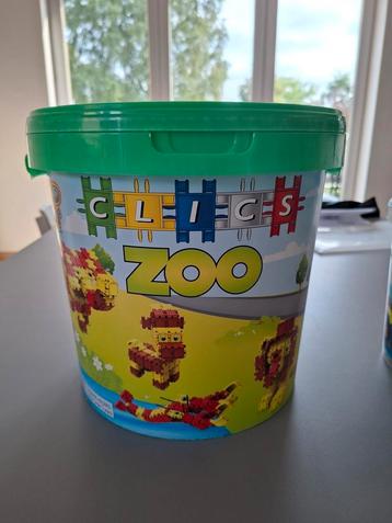 Clics grote emmer zoo en kleine emmer voertuigen beschikbaar voor biedingen