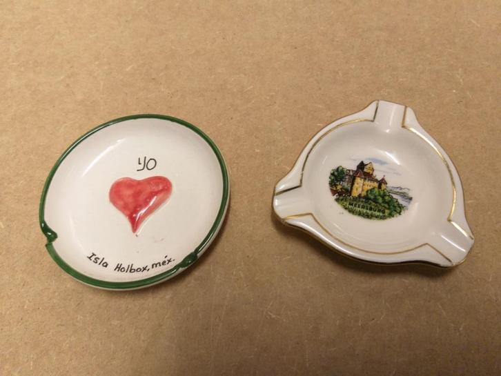 Deux petits Cendriers pour collectionneurs, Verzamelen, Rookartikelen, Aanstekers en Luciferdoosjes, Asbak, Ophalen of Verzenden