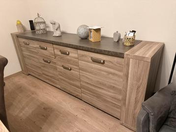 Buffet + Table + 6 Chaises beschikbaar voor biedingen