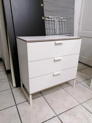 Commode 3 tiroirs Trysil Ikea blanche disponible aux enchères