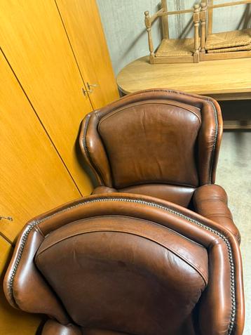 Klassieke leren oorfauteuil bruin leder 2 stuks goede staat beschikbaar voor biedingen