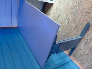 Bureaus 1 of 2 stuks apart of hoekopstelling beschikbaar voor biedingen