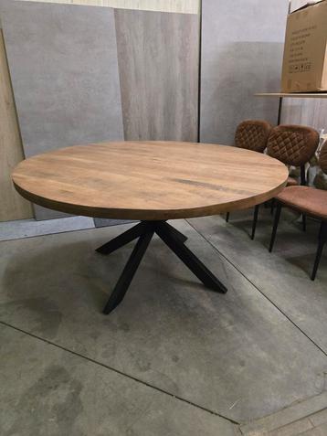 Ronde tafel 150cm diameter met spiderpoot  beschikbaar voor biedingen