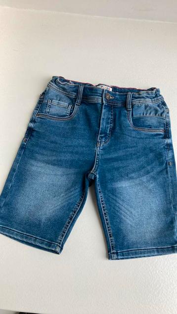 350: jeansshort maat152 Fish &chips beschikbaar voor biedingen