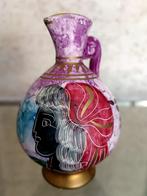 Mignon petit vase grec, Enlèvement