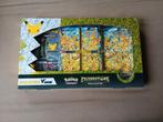 Pikachu v union box, Hobby en Vrije tijd, Verzamelkaartspellen | Pokémon, Ophalen, Zo goed als nieuw