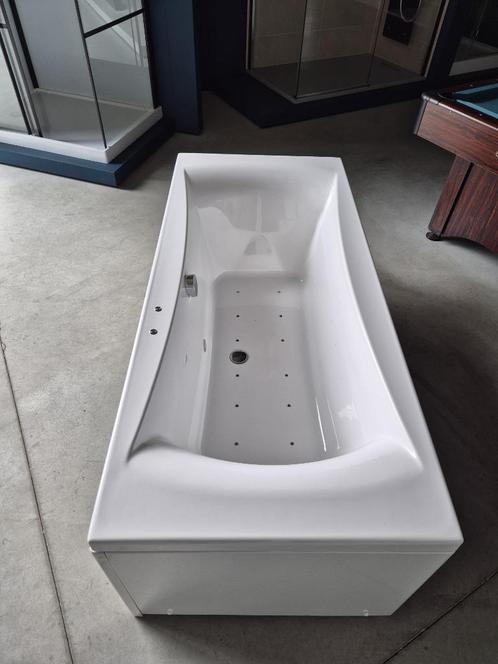 Goedkoop showroommodel balneobad te koop, Doe-het-zelf en Bouw, Sanitair, Zo goed als nieuw, Bad, Ophalen