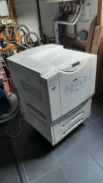 Imprimante et toners/consommables HP8550DN