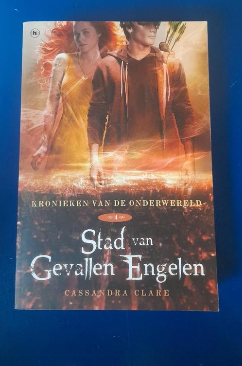 Cassandra Clare - Stad van Gevallen Engelen, Boeken, Kinderboeken | Jeugd | 13 jaar en ouder, Zo goed als nieuw, Fictie, Ophalen of Verzenden