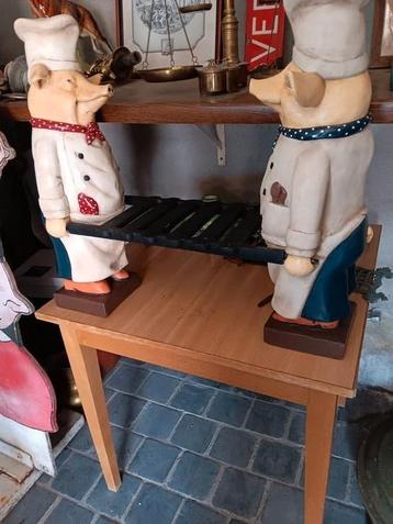 2 mooie antieke varkens met draagbet, Enlèvement