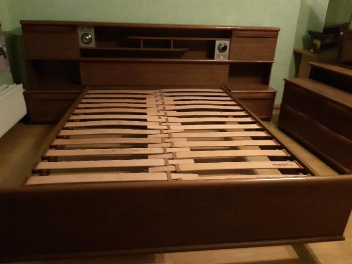 2 persoonsbed + commode, Maison & Meubles, Chambre à coucher | Lits, Utilisé, Deux personnes, 140 cm, 200 cm, Bois, Brun, Enlèvement