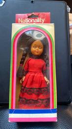 Nationalty Doll ( native costume), Verzamelen, Poppen, Ophalen of Verzenden, Gebruikt, Pop