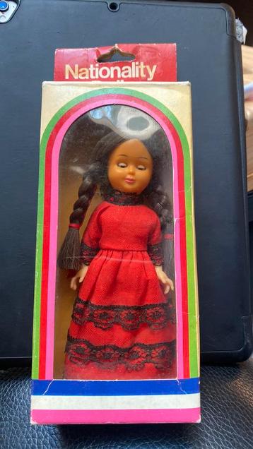 Nationalty Doll ( native costume) beschikbaar voor biedingen