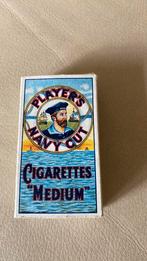 Ancien petit paquet cigarettes plein, Collections