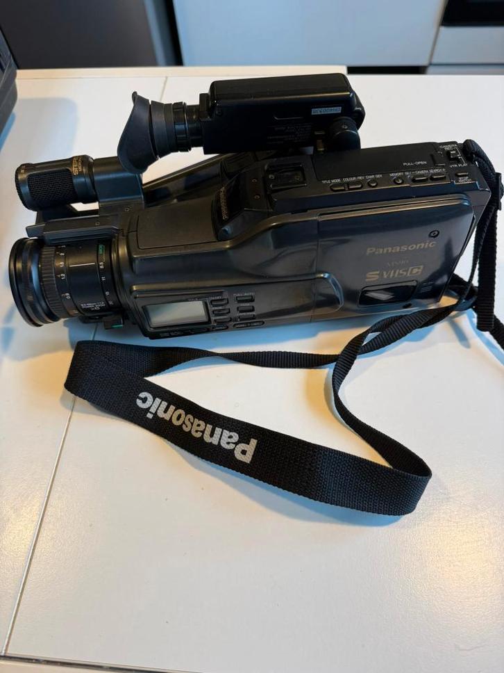 Caméscope Panasonic NV-MS90 S-VHS-C, TV, Hi-fi & Vidéo, Caméscopes analogiques, Caméra, Enlèvement ou Envoi