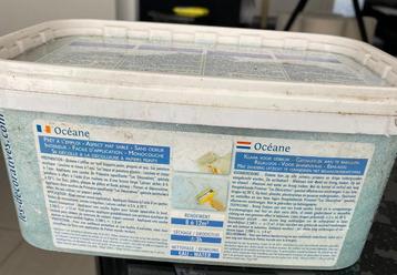 Zandkleurige verf beschikbaar voor biedingen