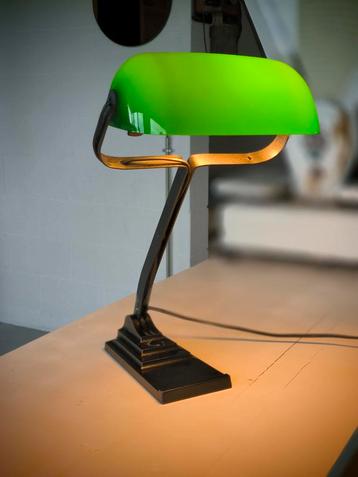 Erpe Model 52 lamp met groene opaline kap  beschikbaar voor biedingen