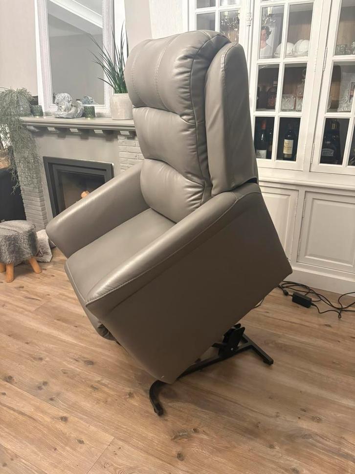 Elektrische relaxzetel, Huis en Inrichting, Fauteuils, Zo goed als nieuw, Leer, Ophalen