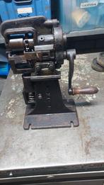 Machine de découpe de cuir ancienne Landis Companny, Enlèvement