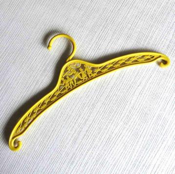 Kledinghanger kind, sprookje, vintage jaren ‘50 beschikbaar voor biedingen